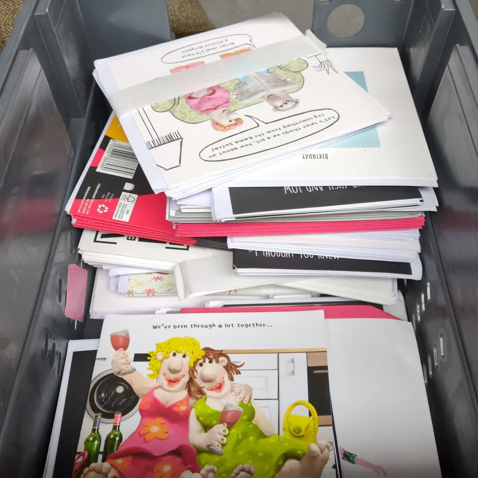 APPROXIMATELY 30 ASSORTED GREETINGS CARDS