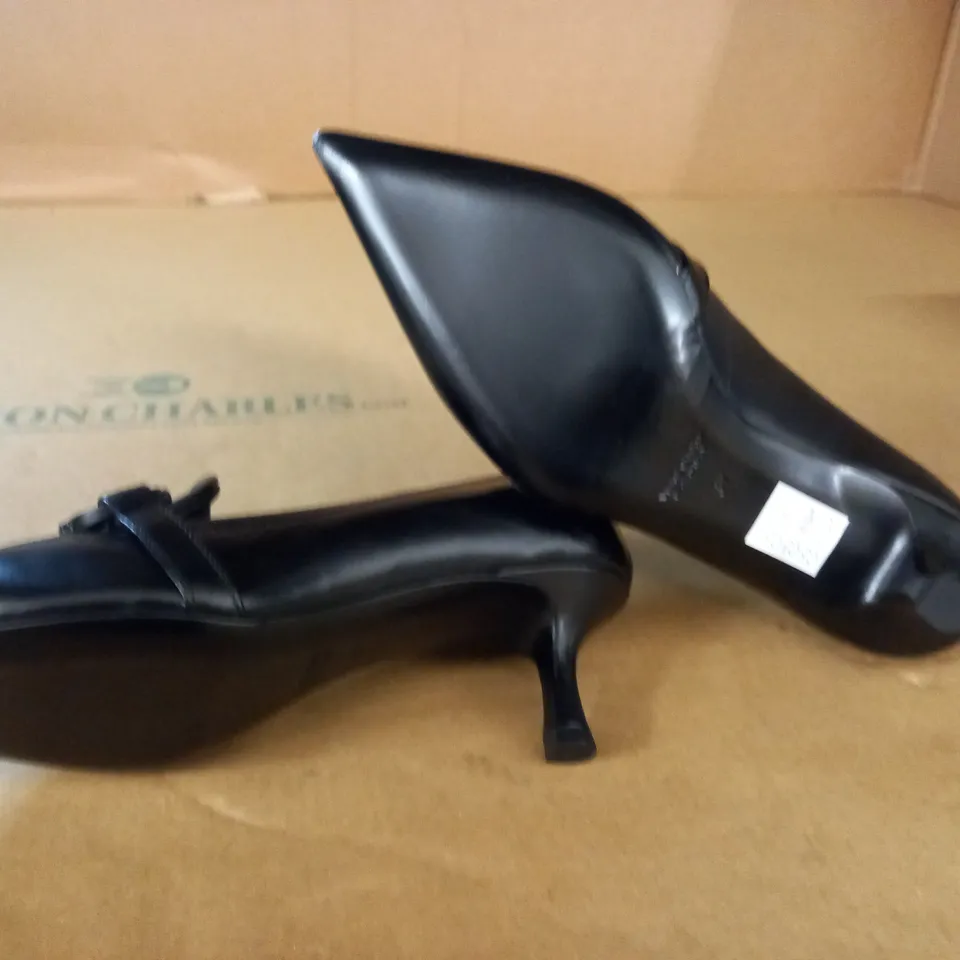 PAIR OF DANIEL POINTED TOE BLACK SHOES - 37