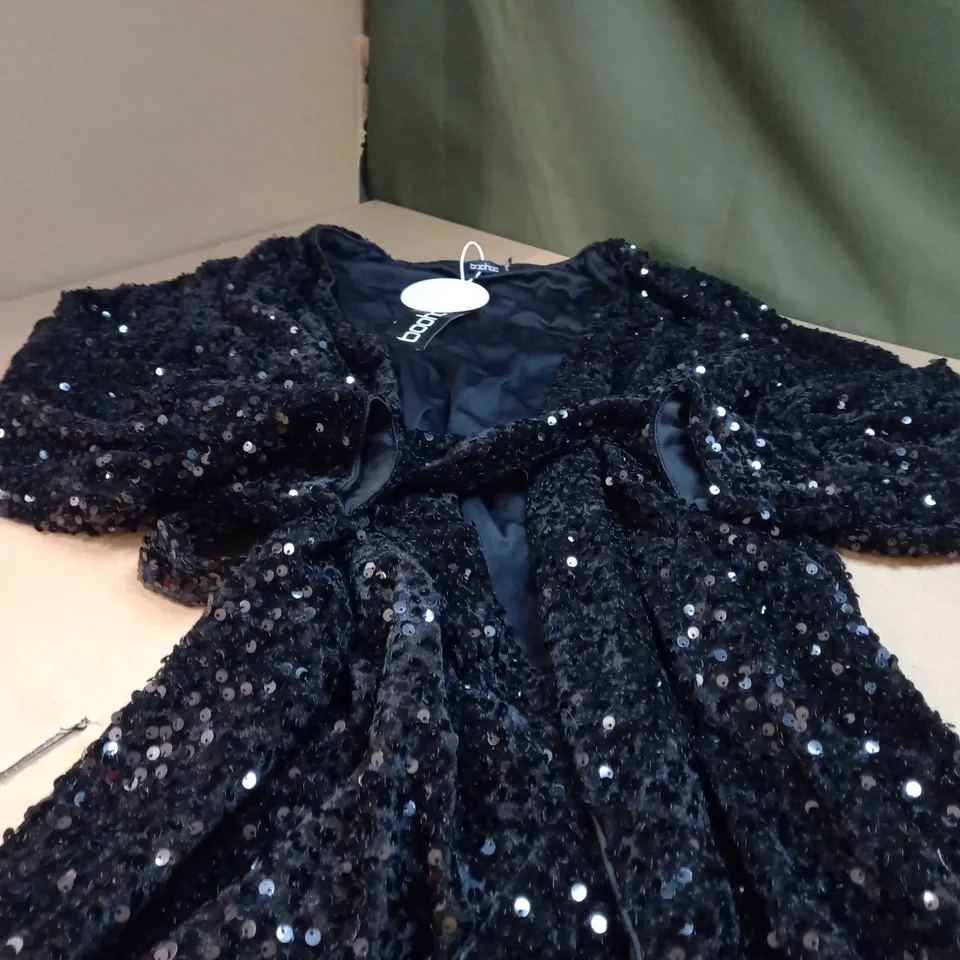 BOOHOO BLACK VELVET/SEQUIN WRAP MIDI DRESS - SIZE 18