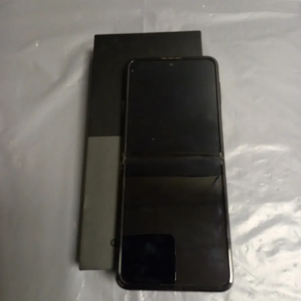BOXED SAMSUNG GALAXY Z FLIP3 5G IN BLACK
