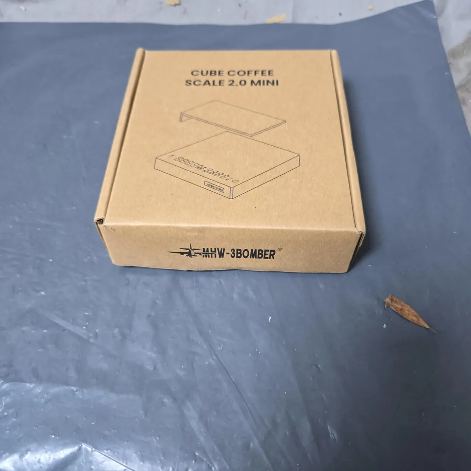 CUBE COFFEE SCALE 2.0 MINI + MW-3BOMBER MODEL AIRCRAFT KIT – BOXED (MIXED LOT)
