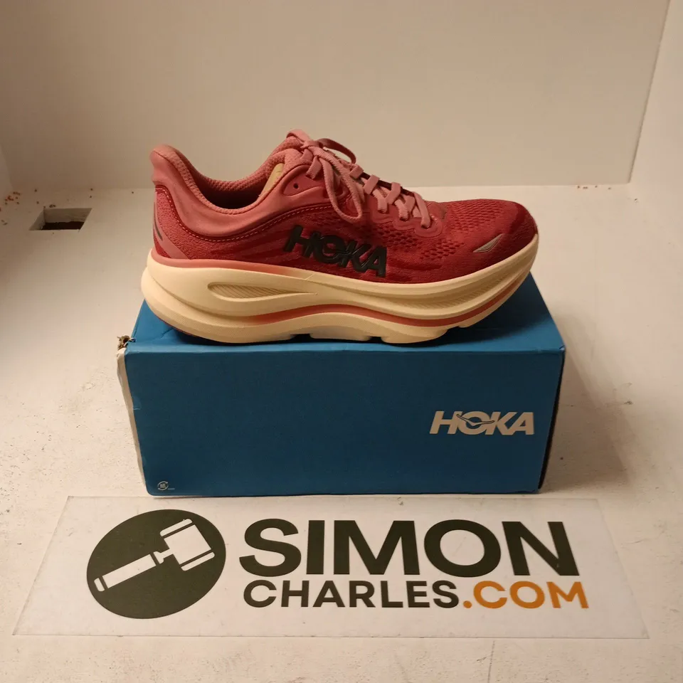 BOXED PAIR OF HOKA WOMENS BONDI 9 TRAINERS IN PINK - UK 6.5