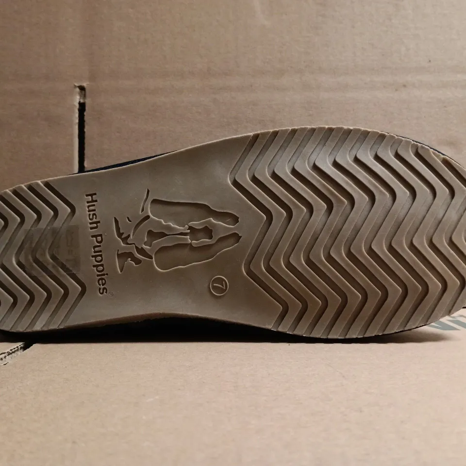 BOXED PAIR OF HUSH PUPPIES SLIPPERS IN NAVY SIZE 7