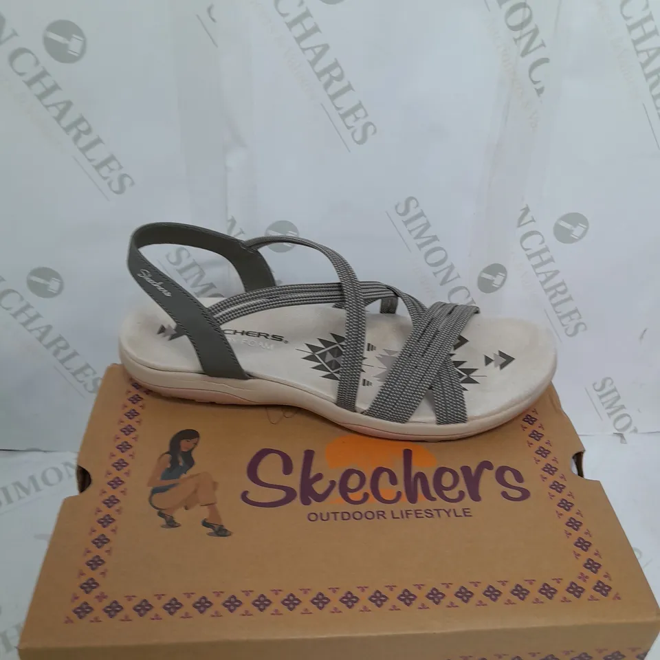 SKETCHER REGGAE SANDALS OLIVE SIZE 8 - BOXED