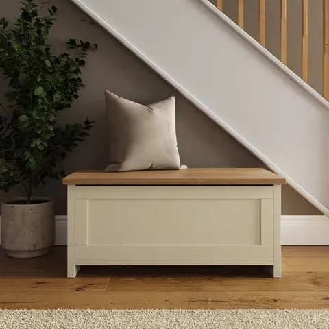 BOXED GFW LANCASTER CREAM OTTOMAN STORAGE BENCH