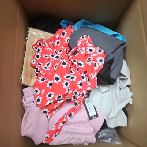 APPROXIMATELY 20 ASSORTED CLOTHING ITEMS IN VARIOUS SIZES, STYLES AND COLOURS