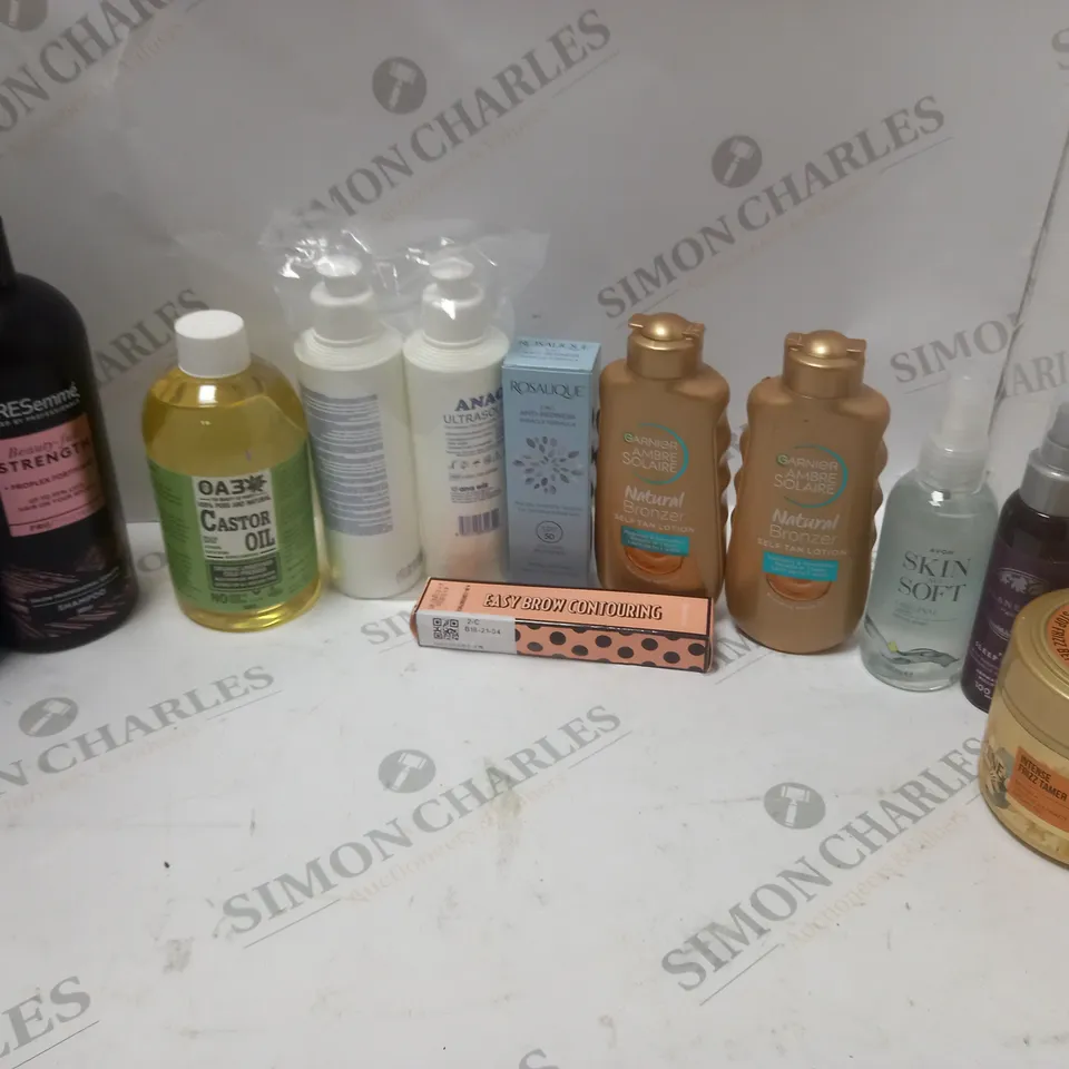 APPROXIMATLEY 20 COSMETICS ITEMS TO INCLUDE PANTENE INTENSE FRIZZ TAMER (300ml), TRESEMME BEAUTY FULL STRENGTH SHAMPOO (680ml), PIZ BUIN AFTER SUN (200ml), ETC