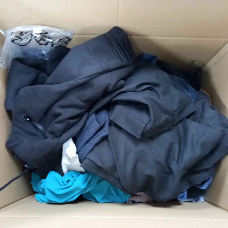 LARGE BOX OF ASSORTED CLOTHING ITEMS TO INCLUDE TROUSERS, JUMPERS AND DRESSES