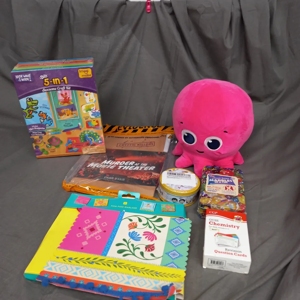 LARGE QAUNTIITY OF ASSORTED TOYS AND GAMES TO INCLUDE TEDDIES, MARBLES AND CRAFT KITS