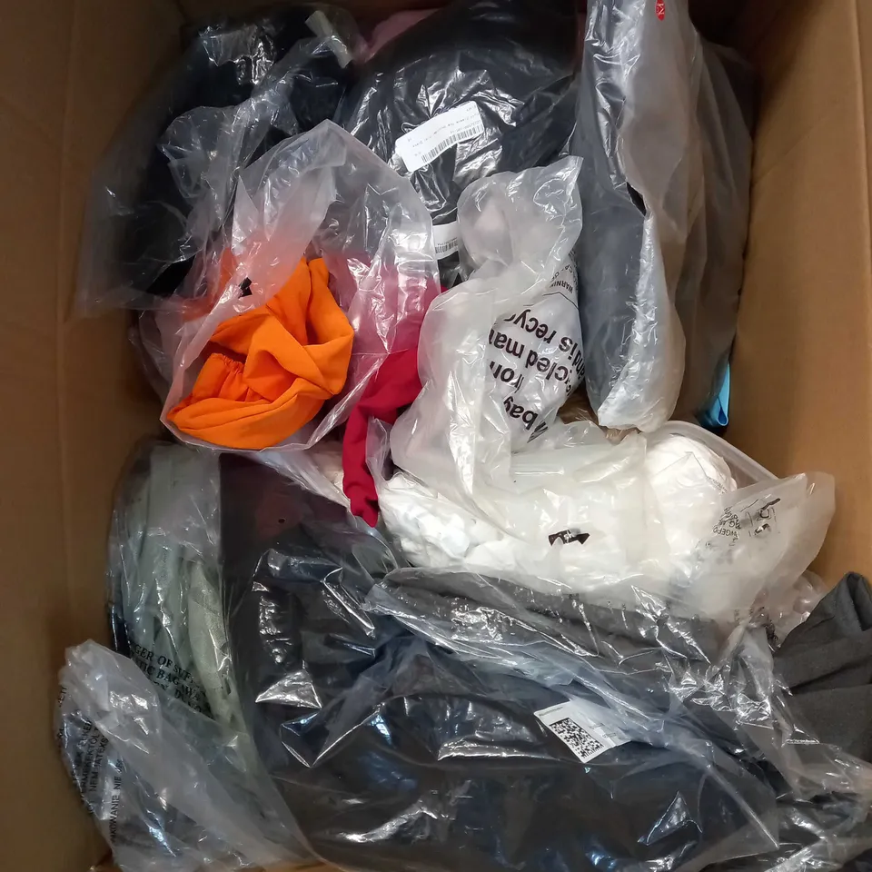 LARGE QUANTITY OF ASSORTED BAGGED CLOTHING INCLUDING BOOHOO AND H&M
