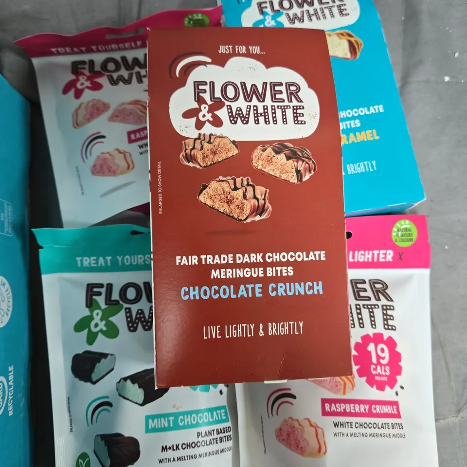 FLOWER & WHITE SNACK SELECTION BOX