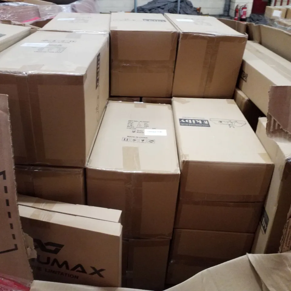 PALLET CONTAINING ASSORTED PRODUCTS INCLUDING POP UP FOOTBALL GOALS & ORTHOPEDIC DOG BEDS