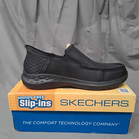 BOXED PAIR OF SHOES SKECHERS SLIP-INS RELAXED FIT SIZE 9