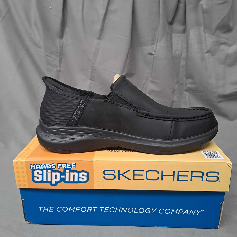 BOXED PAIR OF SHOES SKECHERS SLIP-INS RELAXED FIT SIZE 9