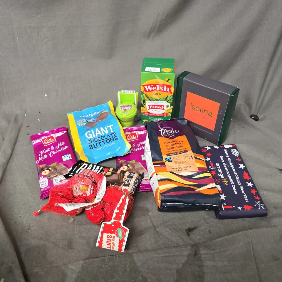 APPROXIMATELY 12 ASSORTED FOOD & DRINK ITEMS TO INCLUDE WELSH BREW, GIANT CHOCOLATE BUTTONS, RAW PROTEIN BAR, ETC - COLLECTION ONLY