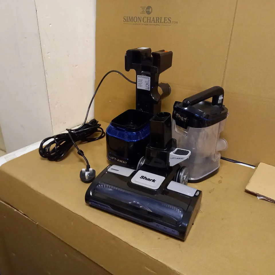 SHARK NV602UK LIFT-AWAY UPRIGHT VACUUM CLEANER 