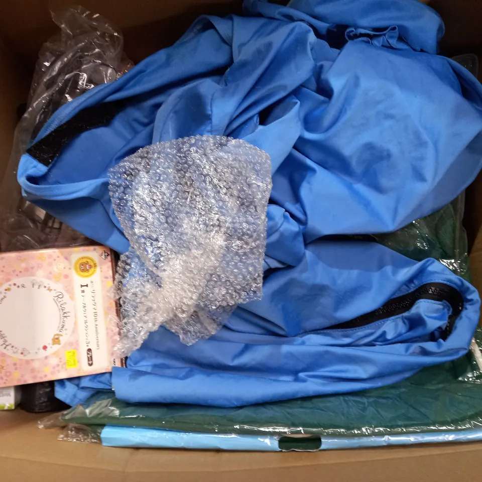 BOX OF APPROXIMATELY 15 ASSORTED ITEMS TO INCLUDE - FLEECE THROW - AVFC TRAVEL MUG - 10 WHEELIE BIN LINERS ECT