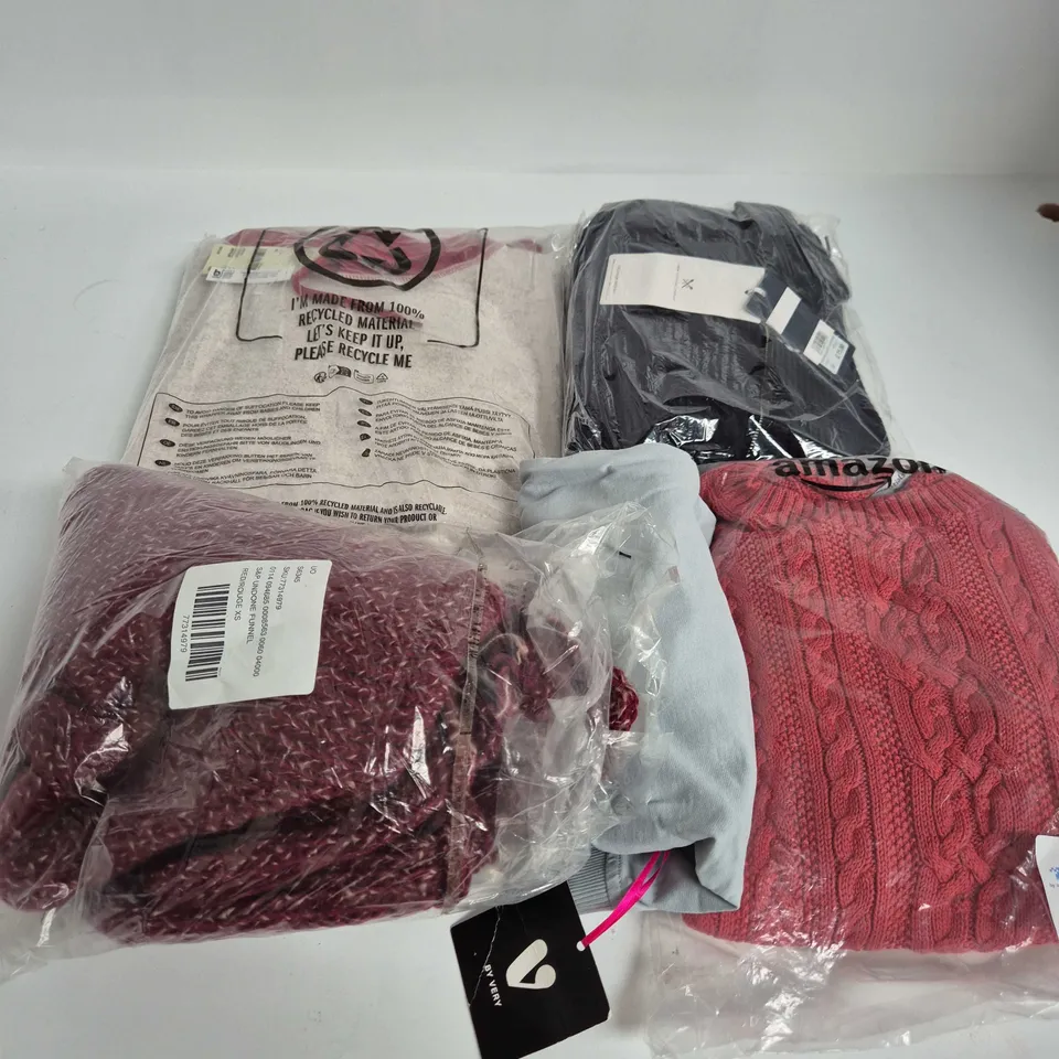 APPROXIMATELY 30 ASSORTED WOMENS JUMPERS CLOTHING ITEMS IN VARIOUS SIZES, STYLES & COLOURS TO INCLUDE BRANDS SUCH AS BDG, CREW CLOTHING COMPANY, URBAN OUTFITTERS, ETC - COLLECTION ONLY