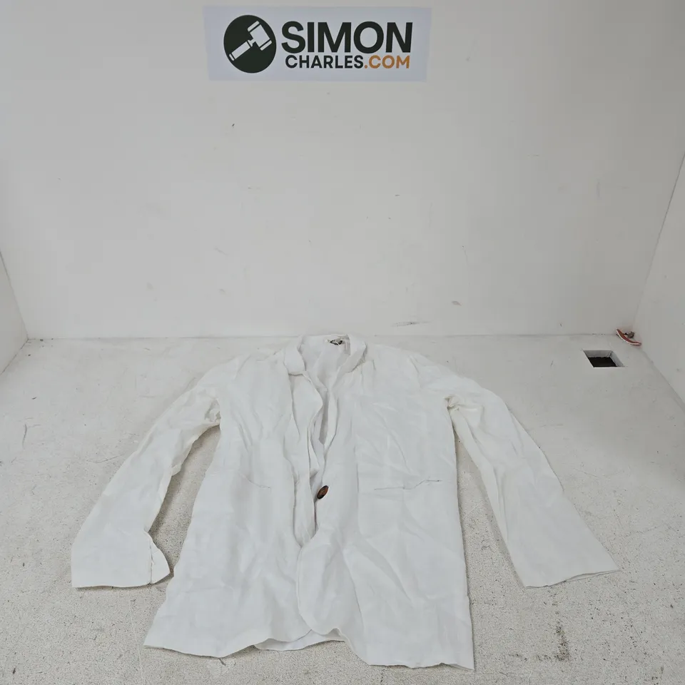 BOX OF APPROXIMATELY 25 ASSORTED ITEMS TO INCLUDE: CHARLOTTE WEST LINEN BLAZER