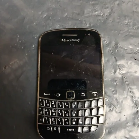 BLACKBERRY BOLD SMARTPHONE WITH PHYSICAL QWERTY KEYBOARD 