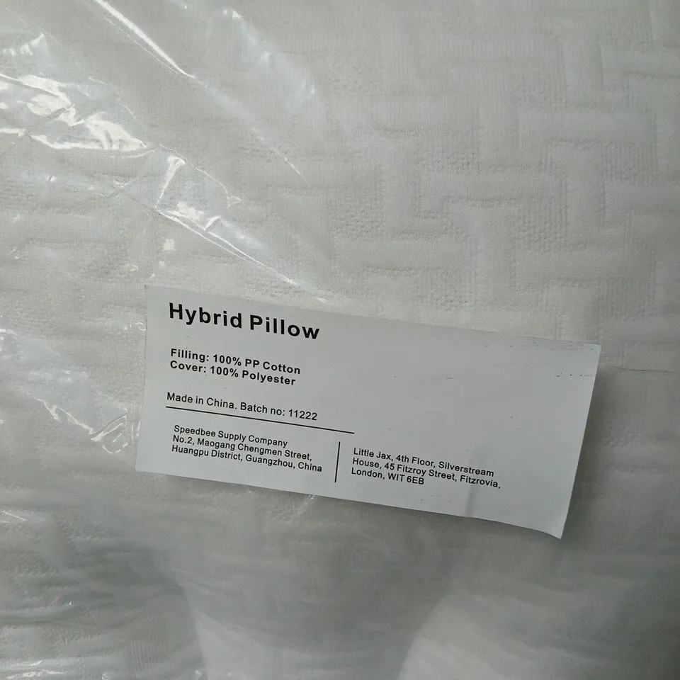 HYBRID PILLOW – WHITE TEXTURED PILLOW (FILLING: 100% PP COTTON; COVER: 100% POLYESTER)