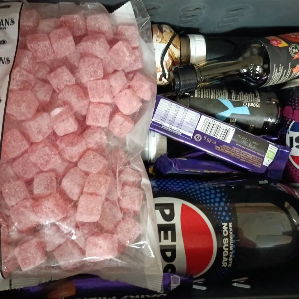 APPROXIMATELY 10 ASSORTED FOOD AND DRINK ITEMS TO INCLUDE DR PEPPER, GARLIC SAUCE, ETC