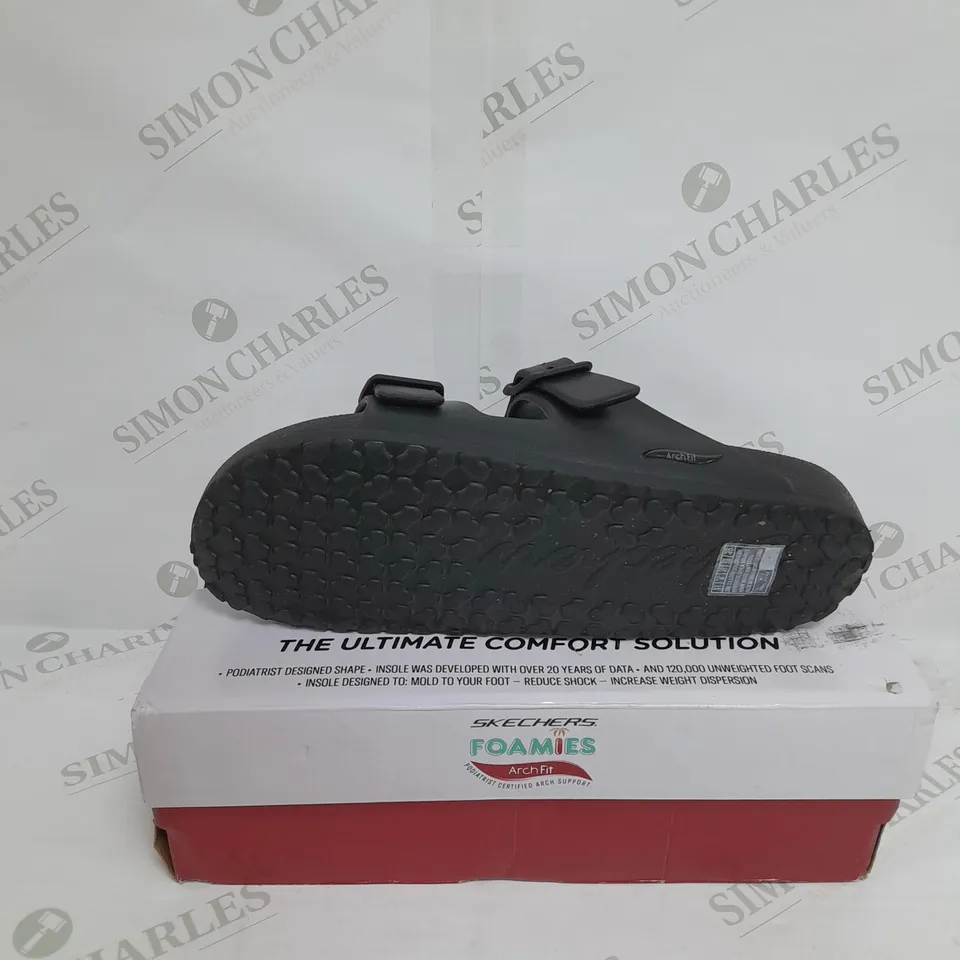 BOXED PAIR OF SKETCHERS ARCH FIT FOAMIES BLACK SIZE 8 SANDAL 
