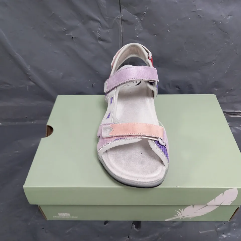 BOXED PAIR OF FREE SPIRIT ZEAL PURPLE MULTI SANDALS SIZE 6