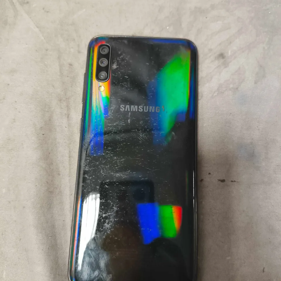 BOXED SAMSUNG GALAXY A70 SMARTPHONE 