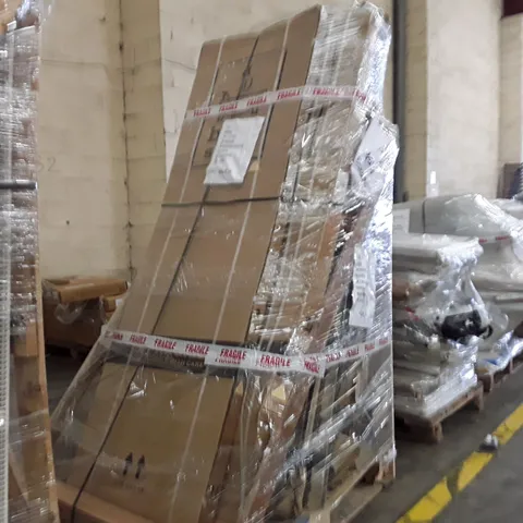 PALLET CONTAINING APPROXIMATELY 10 MIXED BATH/SHOWER SCREENS 