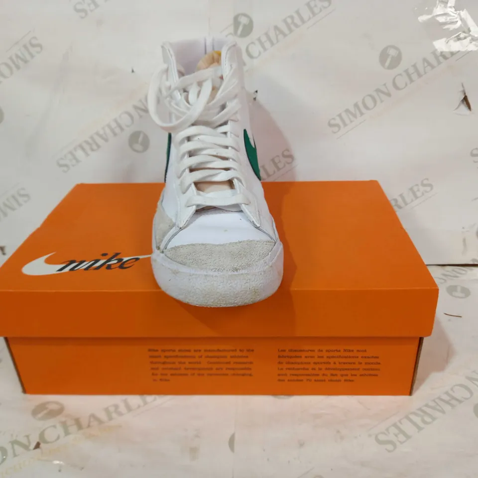 BOXED PAIR OF NIKE BLAZER '77 VINTAGE TRAINERS IN WHITE/GREEN UK SIZE 8.5