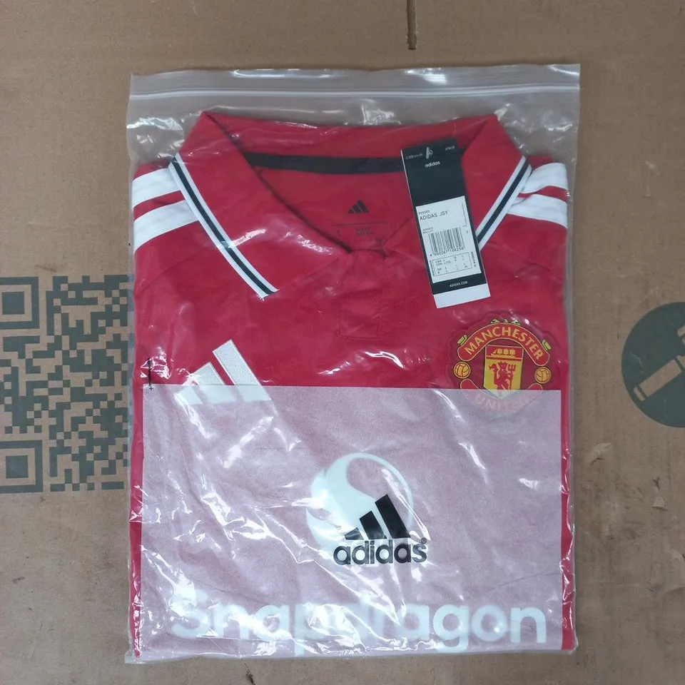 BAGGED ADIDAS MANCHESTER UNITED FOOTBALL JERSEY IN RED SIZE LARGE
