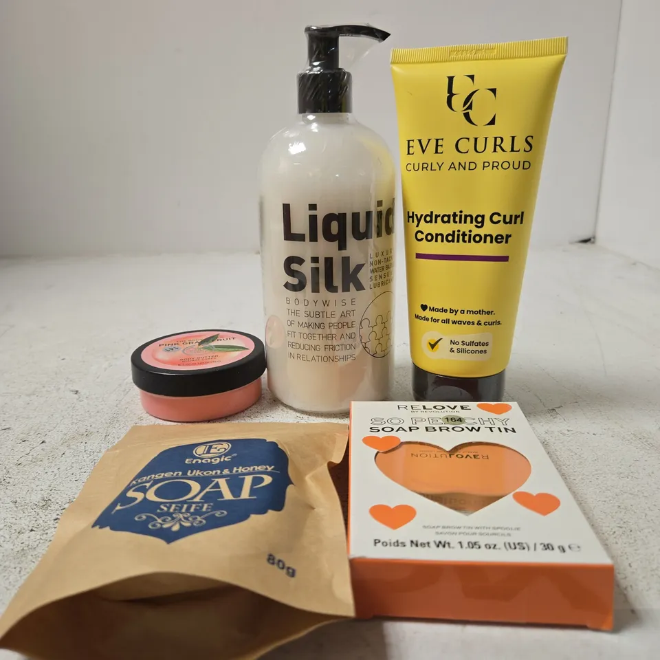 APPROXIMATELY 15 ASSORTED HEALTH & BEAUTY PRODUCTS TO INCLUDE CURL CONDITIONER, HONEY SOAP, BODY BUTTER ETC