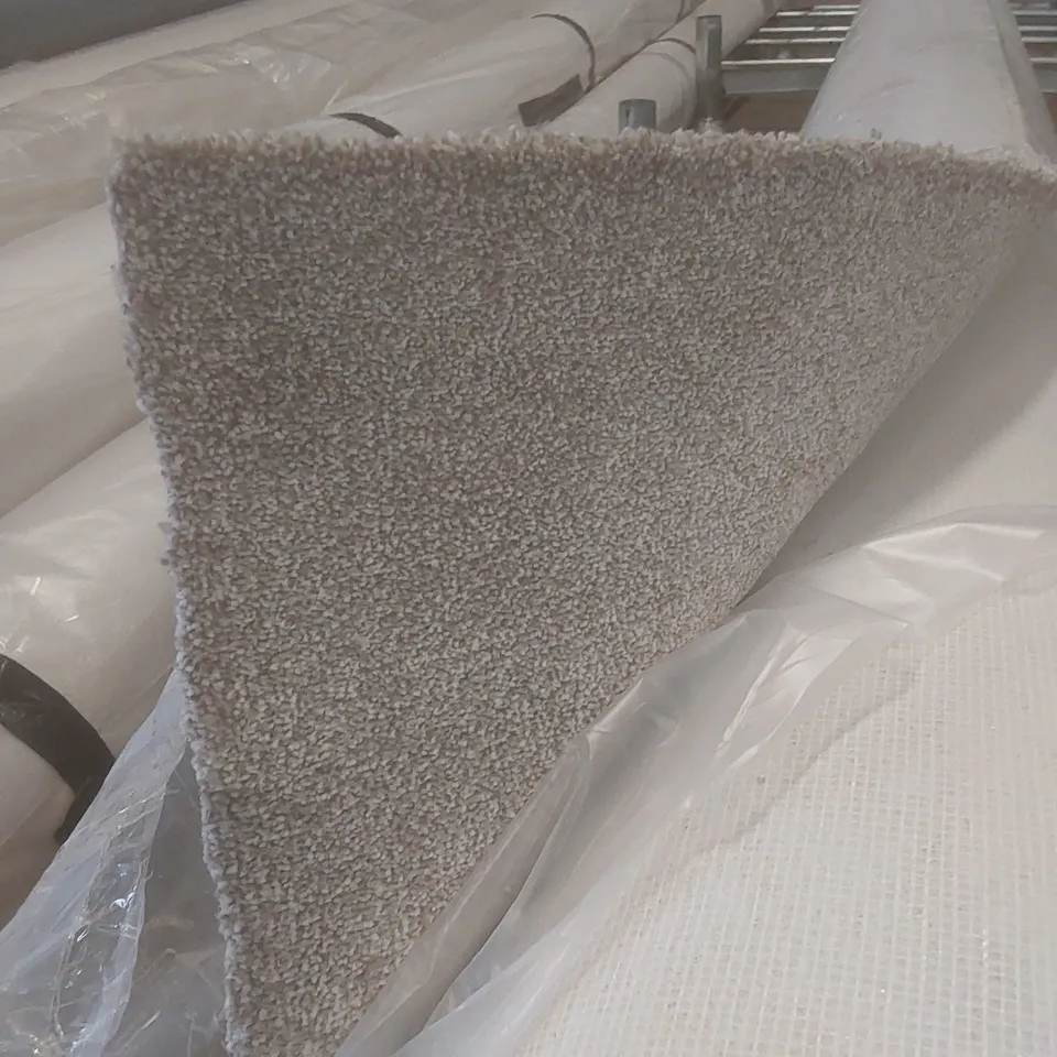 ROLL OF QUALITY CARPET // SIZE: APPROX 5 X UNSPECIFIED 