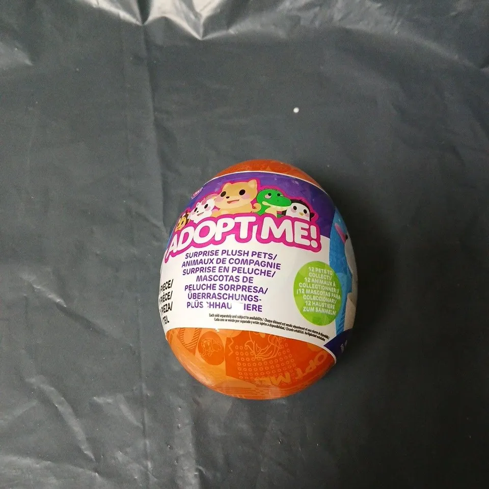 PALLET OF ASSORTED ITEMS INCLUDING UNICORN MAGIC PAINTING SET , ADOPT ME PLUSH PETS AND UNO CARD GAME 