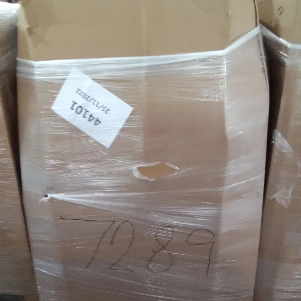 PALLET OF ASSORTED ITEMS INCLUDING LOOXII RETRACTABLE SAFETY GATE, ZOFFI WINDSCREEN WIPER, MISERWE SHOE STRETCHER, MISOUNDA L-SHAPED SHOWER CURTAIN ROD, GRAND PATIO, DRUM STOOL