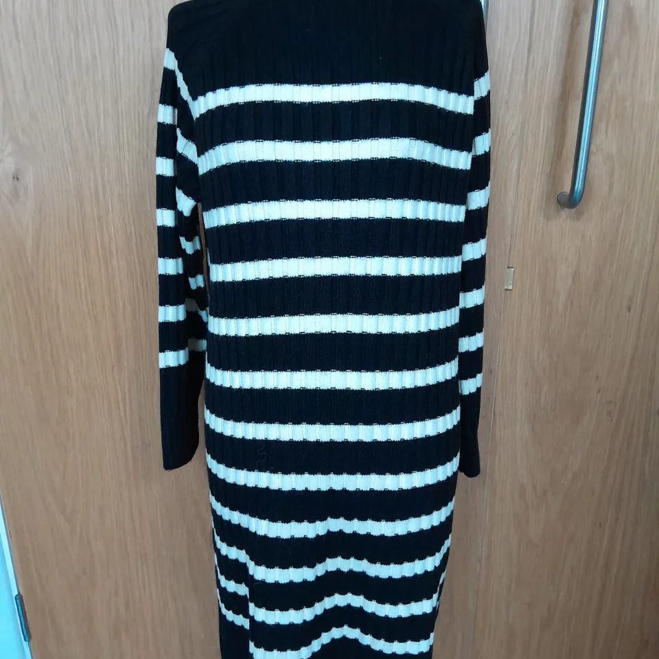 H&M RIBBED KNIT DRESS IN BLACK AND WHITE STRIPES SIZE S