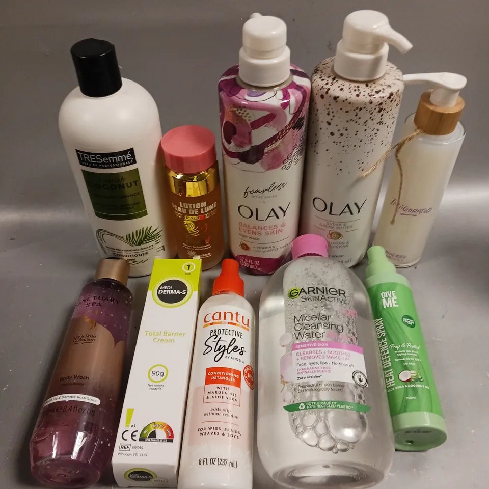 APPROXIMATELY 20 ASSORTED HEALTH & BEAUTY PRODUCTS TO INCLUDE OLAY BODY WASH, HEAT DEFENCE SPRAY, CANTU CONDITIONING DETANGLER ETC 