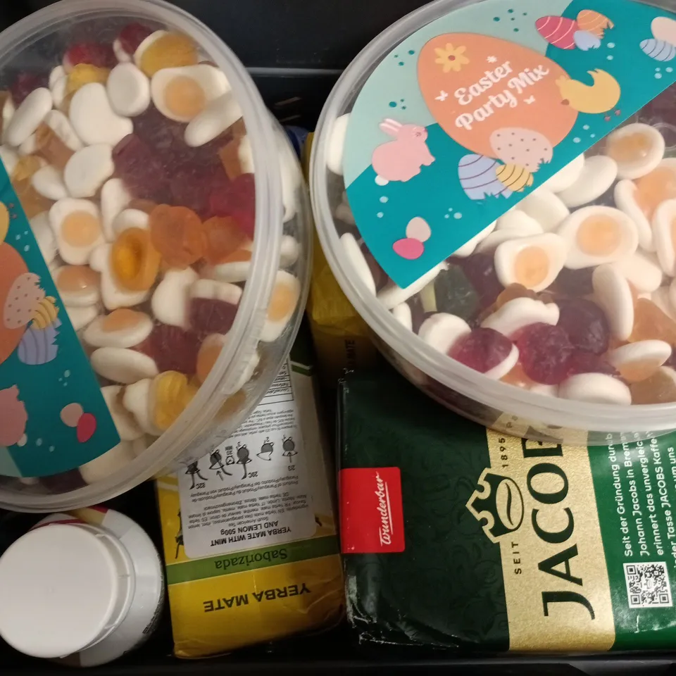 APPROXIMATELY 12 ASSORTED FOOD & DRINK ITEMS TO INCLUDE EASTER PARTY MIX, LIFT GLUCOSE SHOT, LOR ESPRESSO PODS, ETC, ETC - COLLECTION ONLY