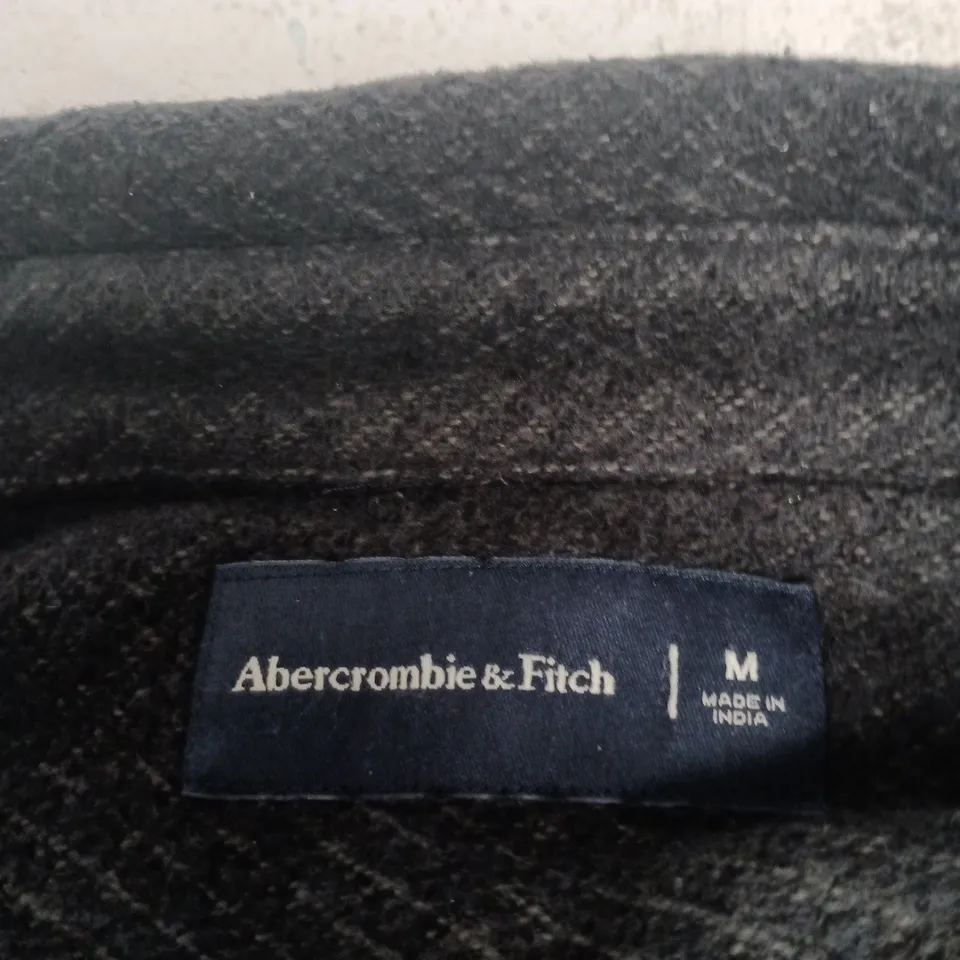 ABERCROMBIE & FITCH WOOL OVERCOAT – MEN’S UK M (US M)