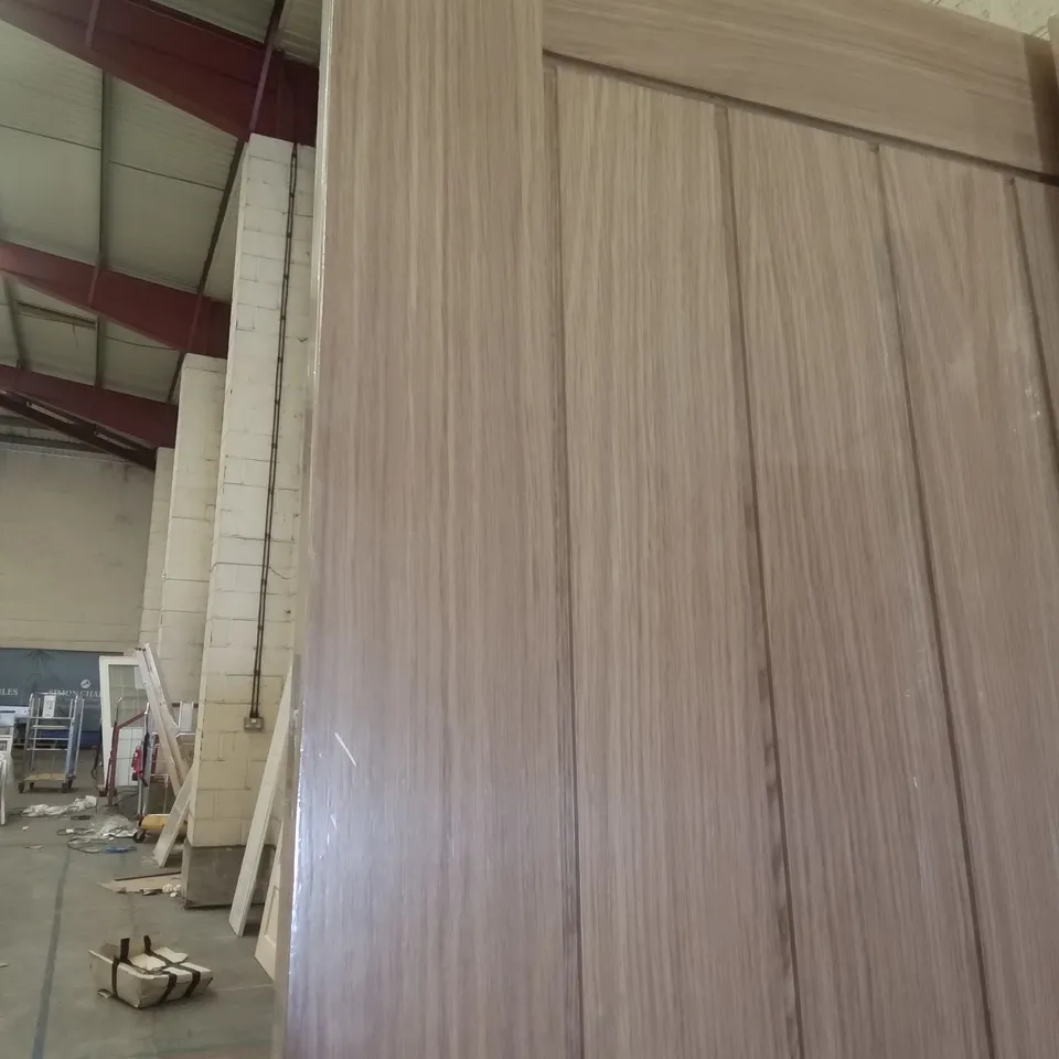 PACKAGED GEOM 762MM X 1981MM COTTAGE OAK VENEER INTERNAL DOOR DOOR