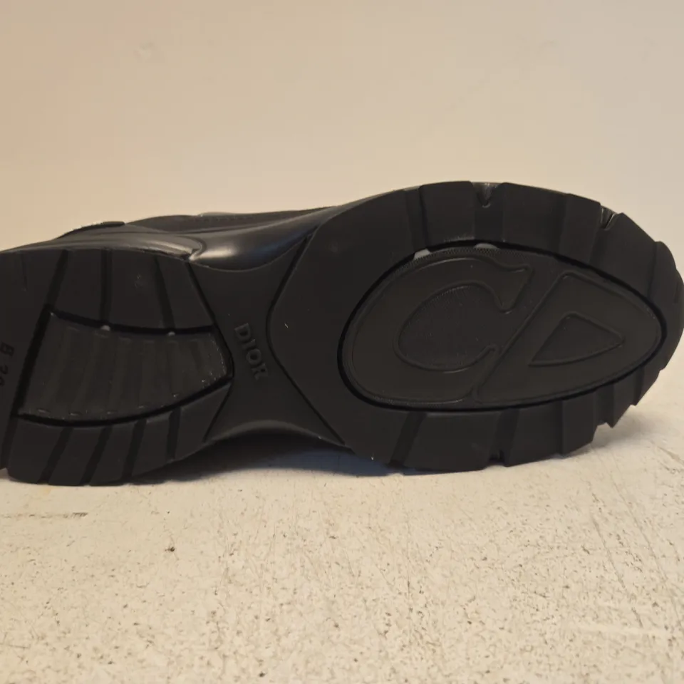PAIR OF DIOR BLACK RUNNER SNEAKERS – SIZE UNSPECIFIED