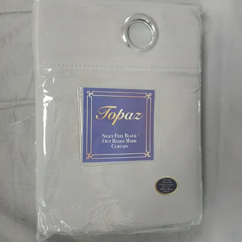 BOX OF APPROXIMATELY 5 TOPAZ HOME EYELET CURTAINS IN GREY (66"X72")