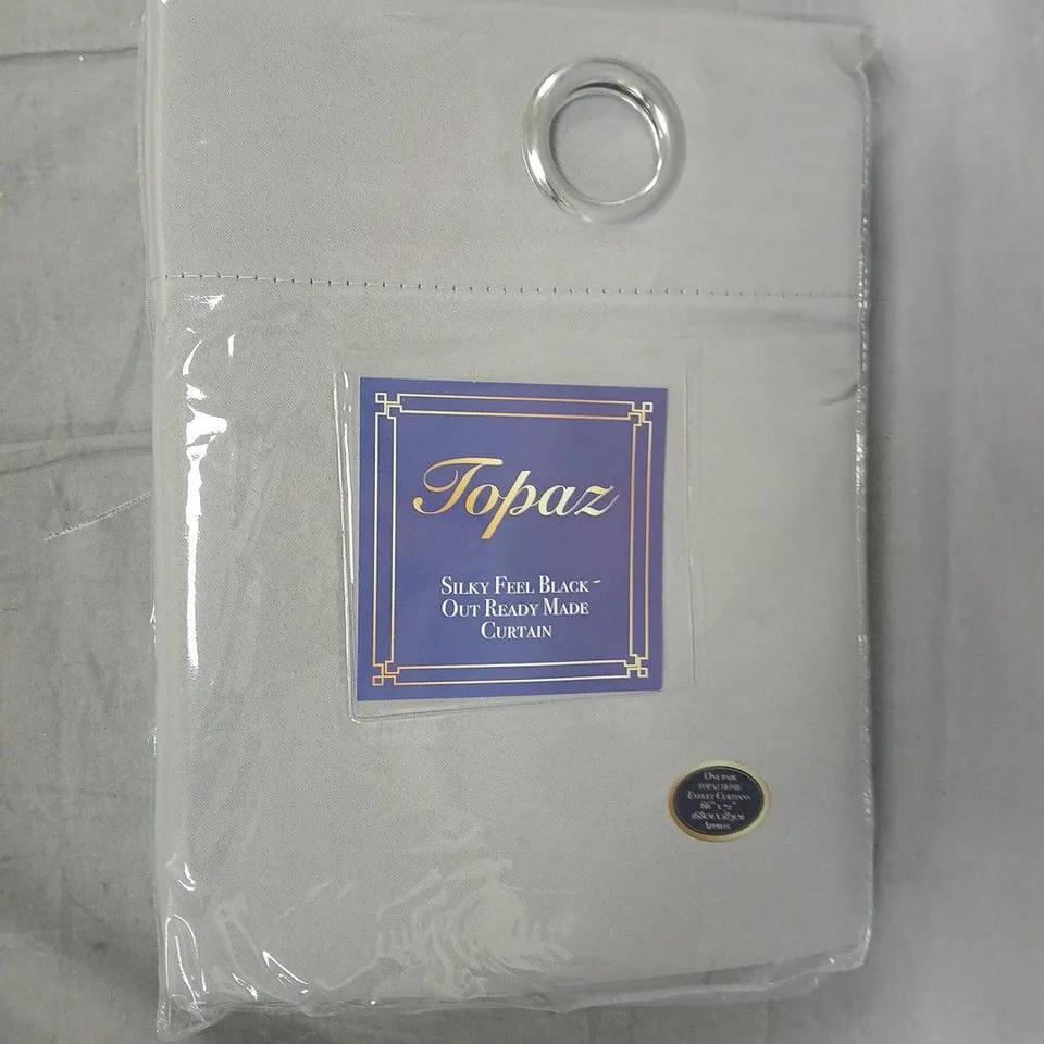 BOX OF APPROXIMATELY 5 TOPAZ HOME EYELET CURTAINS IN GREY (66"X72")