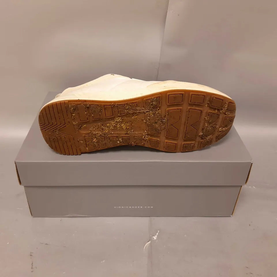 BOXED VIONIC BREILYN TRAINERS SIZE 5.5