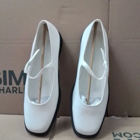 BOXED BRAND NEW APPROXIMATELY 9 SIMPLY BE BROOK EX WIDE SHOES SIZE 7