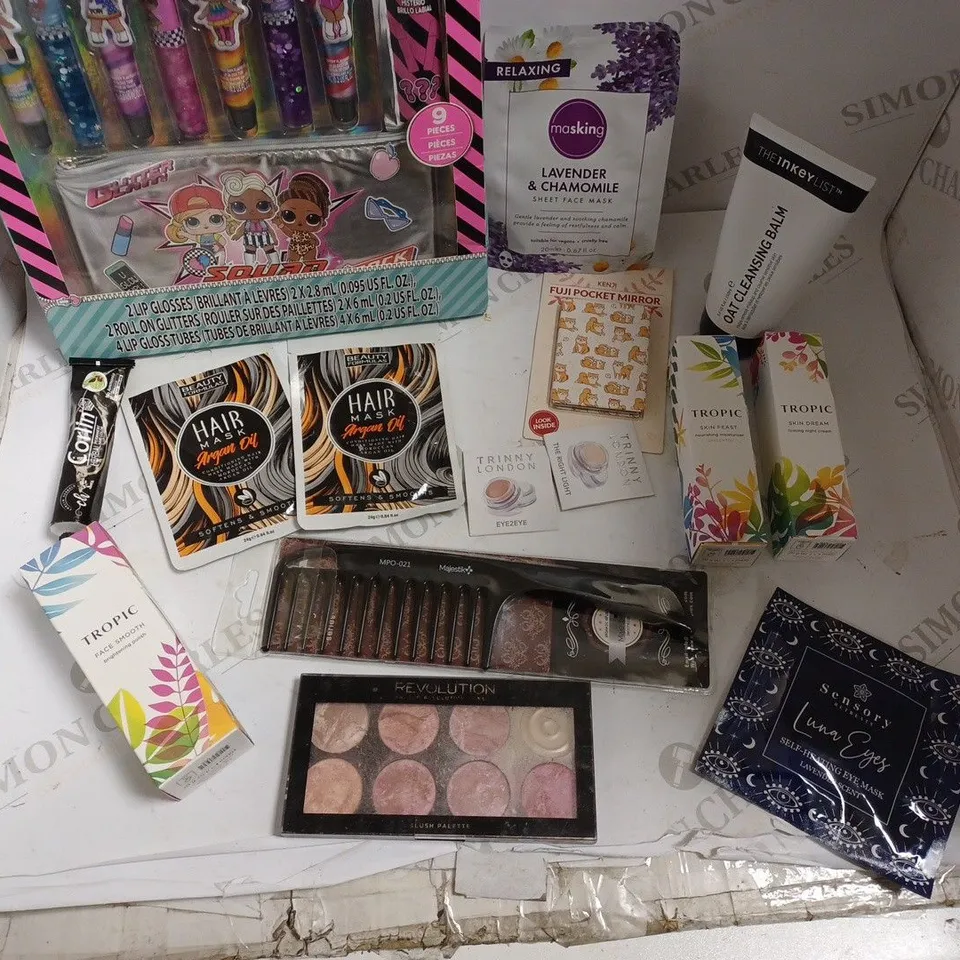 LOT OF APPROX. 15 HEALTH AND BEAUTY ITEMS - KIDS LIP SET, REVOLUTION BLUSH PALETTE, KENJI MIRROR
