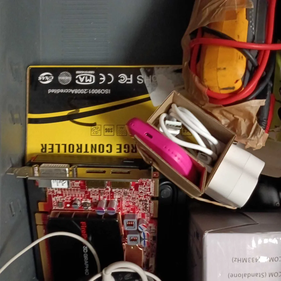 APPROXIMATELY 10 ASSORTED ELECTRICAL PRODUCTS TO INCLUDE HEAD TORCH, EXTERNAL DRIVE, MOUSE ETC 