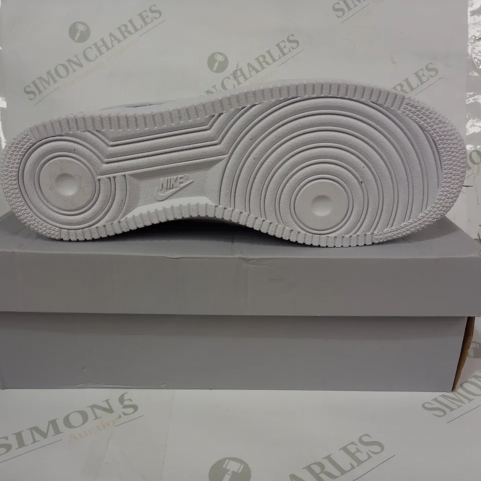 BOXED PAIR OF NIKE AIR FORCE 1 '07 SHOES IN WHITE UK SIZE 10