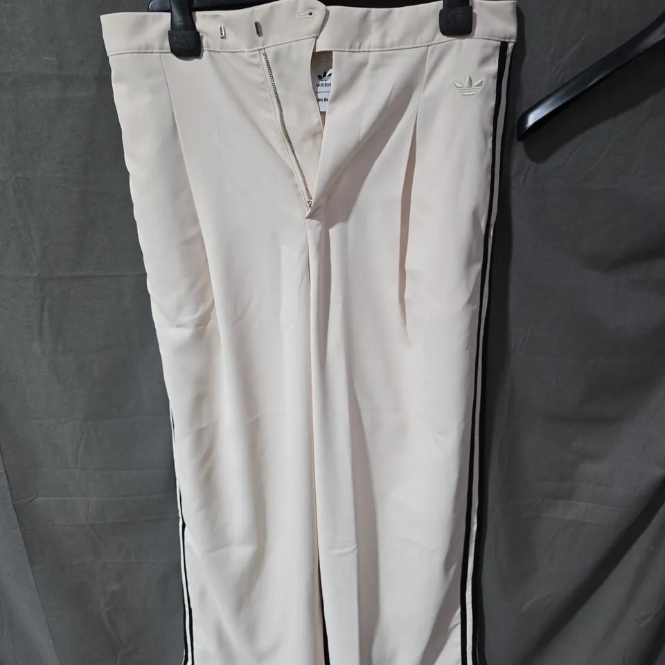 ADIDAS BEIGE TRACK TROUSERS WITH BLACK SIDE STRIPES – UK SIZE S